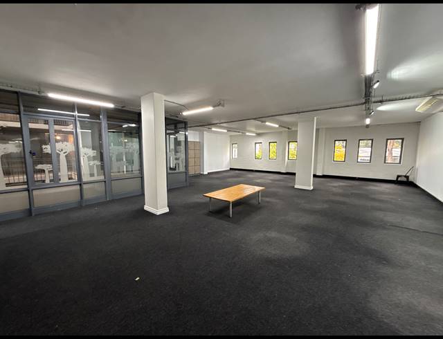 144M² OFFICE TO LET IN GREENSIDE